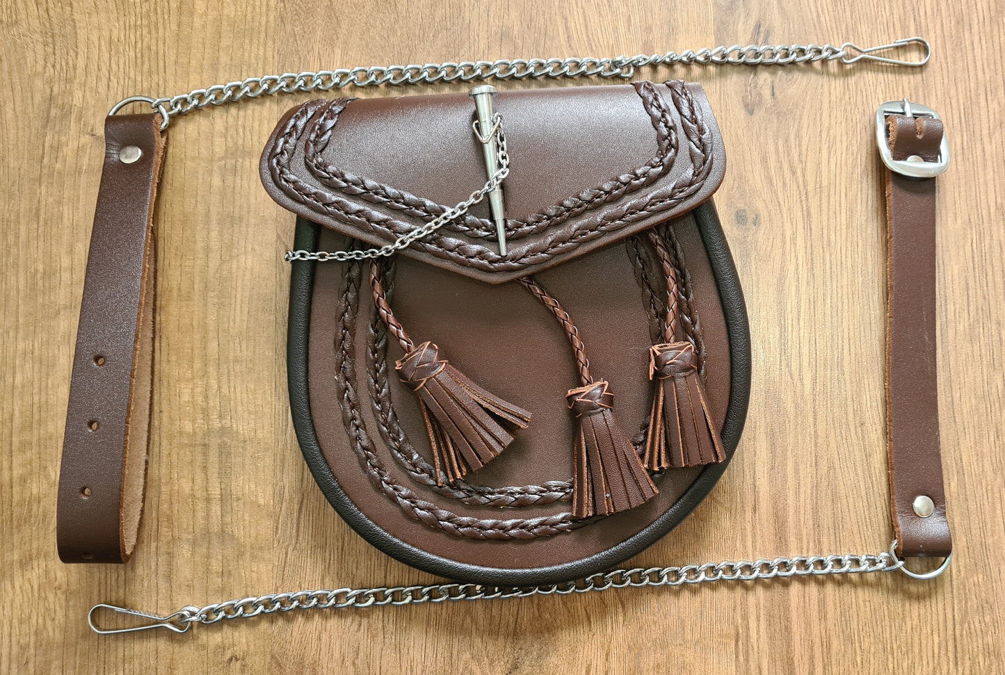 Brown & black leather braided sporran with pin lock