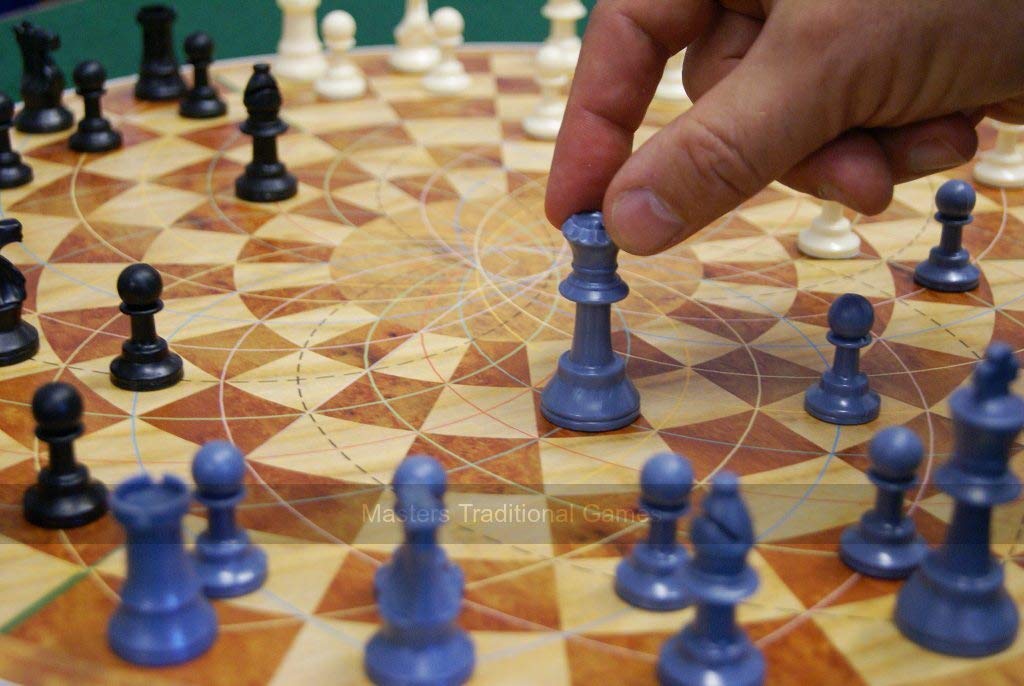 3 Man Chess — Three-Player Chess Game with Hinged Round Board