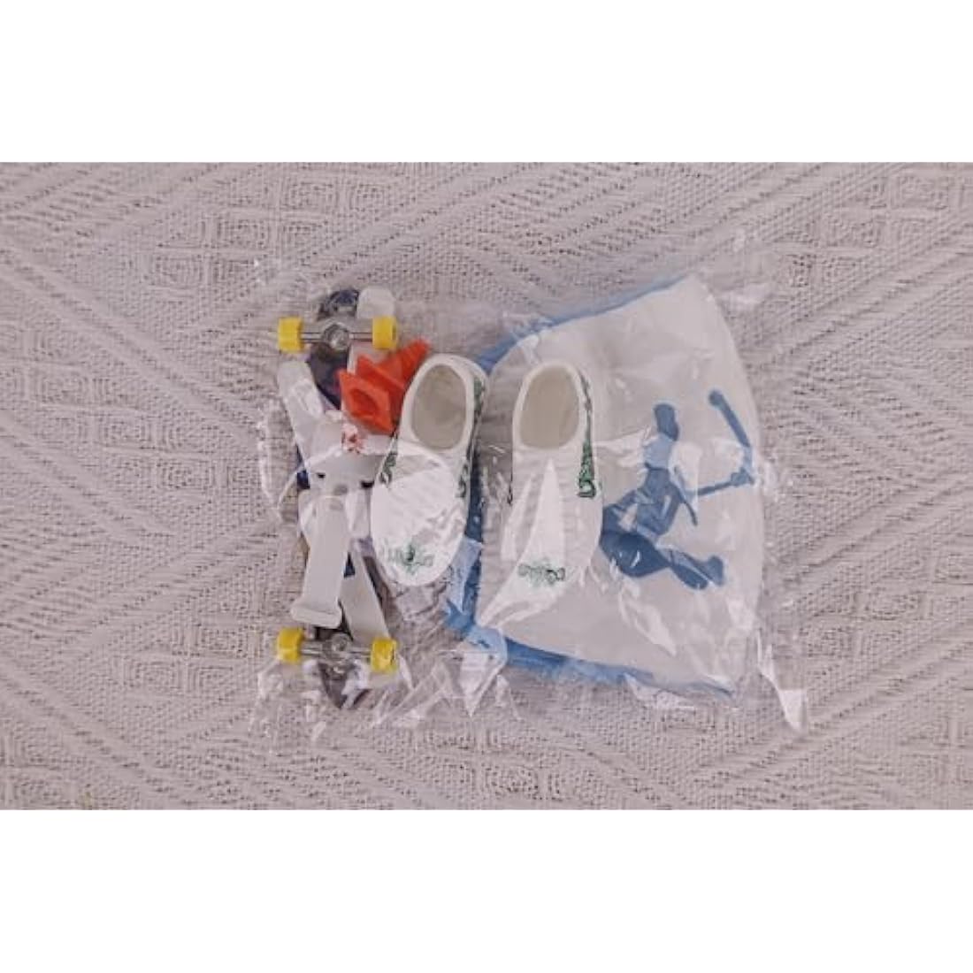 Morofme Mini Finger Toy Set: Finger Skateboards, Shoes, Pants & Knee Pads for Graffiti Fingerboard for Kids & Adults