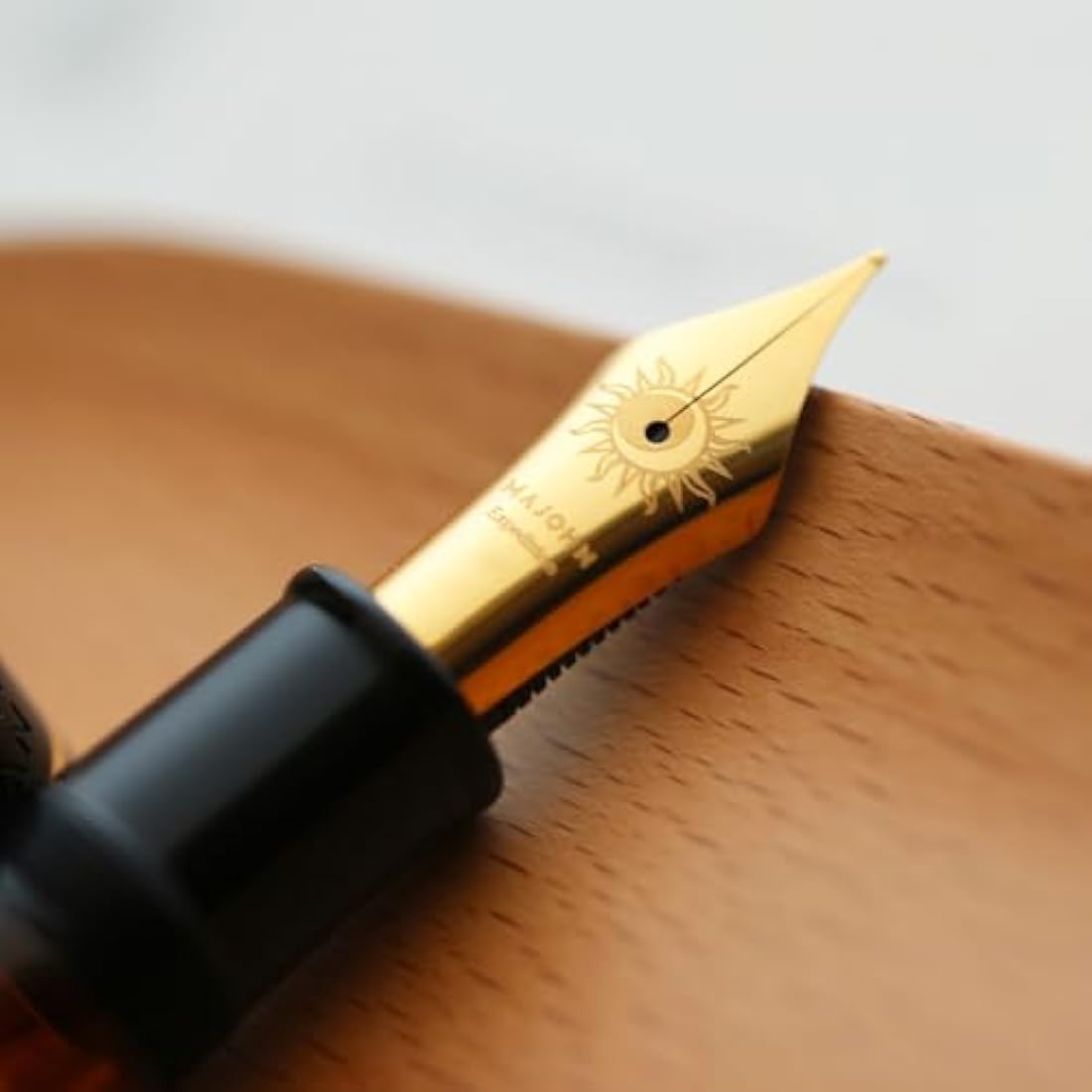 erofa Majohn P139#8 Medium Nib Fountain Pen with Box, Brass Piston System Large Capacity Writing Pen, Black Yellow