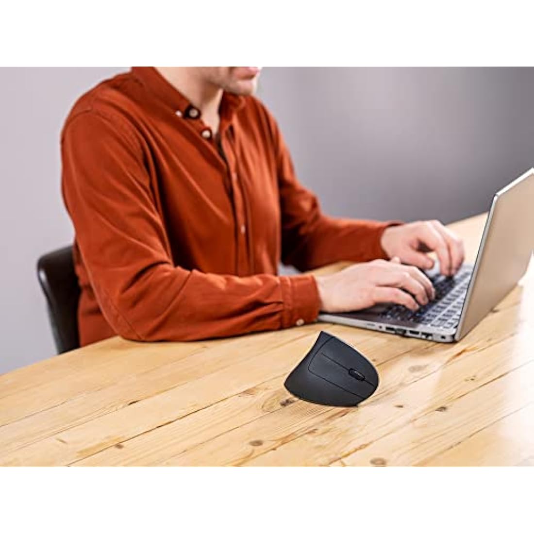 Trust Verto Wireless Ergonomic Mouse, Vertical Mouse with Storable USB Micro-receiver, 800-1600 DPI, 6 Buttons, Illuminated Mouse for Right Hand Users for PC, Laptop, Mac, Batteries Included - Black