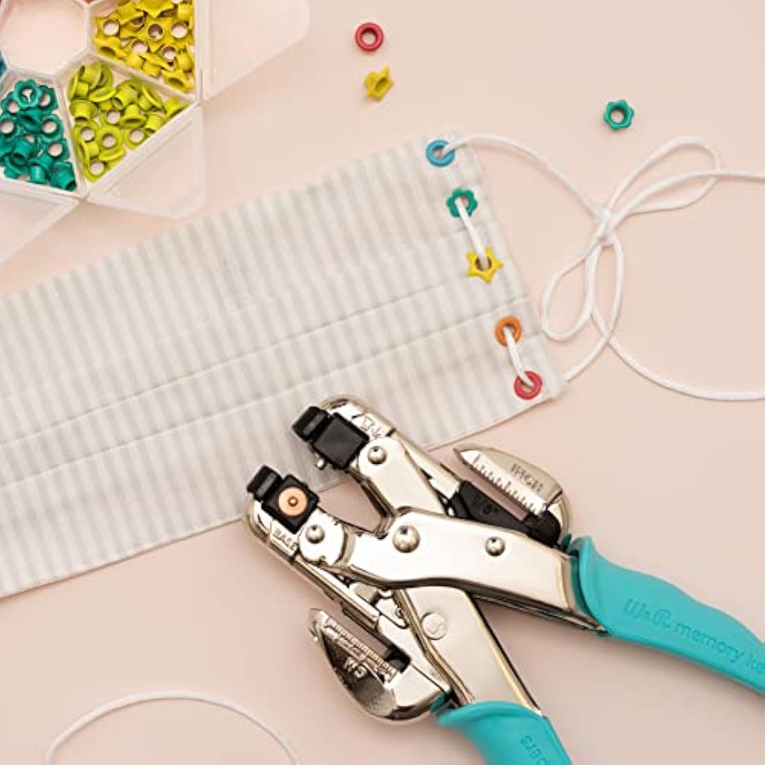 We R Memory Keepers hole punch &eyelet setter, Blue