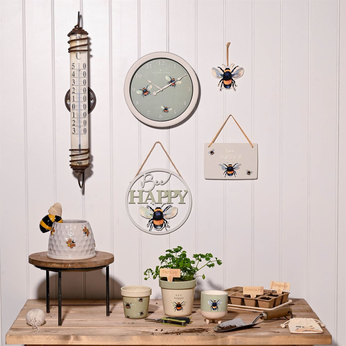 Country Living Outdoor Clock - Bee 26.5 cm