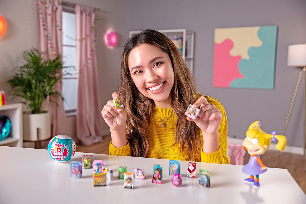 5 Surprise Toy Mini Brands Collector's Case – Store & Display 30 Minis with 4 Exclusive Minis Included by ZURU