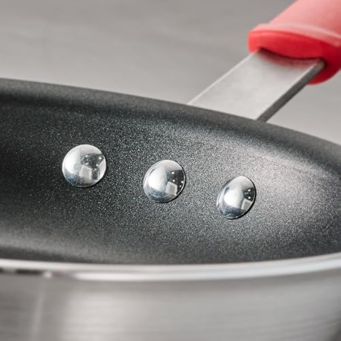 Tramontina Non-Stick Frying Pan with Red Removable Silicone Handle for Electric, Gas and Ceramic Glass Hobs, Aluminium Cookware, Kitchen, 25 cm, 1.9 Litre, 27803601