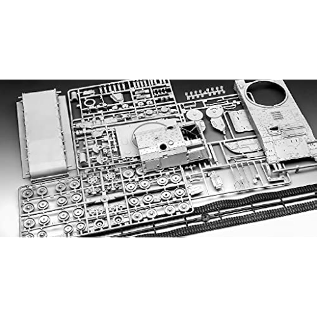 Revell 03279 Panzerhaubitze 2000 1:35 Scale Unbuilt/Unpainted Plastic Model Kit