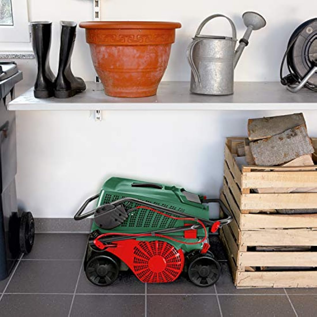 Bosch Electric Lawn Raker UniversalRake 900 (900 W, Operating width: 32 cm, Capacity of collection box: 50 l, in carton packaging)