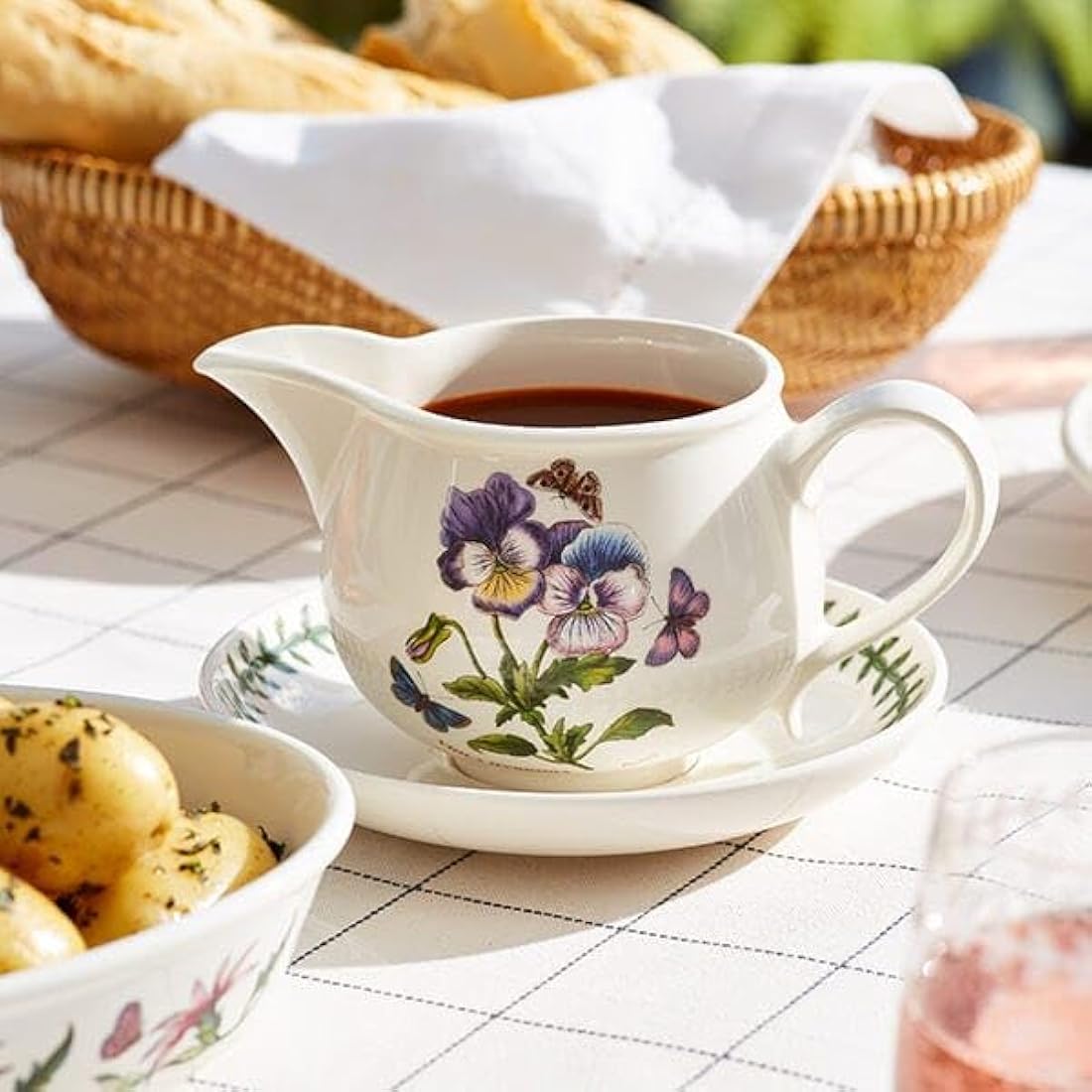 Portmeirion BG08535 Botanic Garden-1 pt. Gravy Boat and Stand (Romantic Shape), Ceramic, White