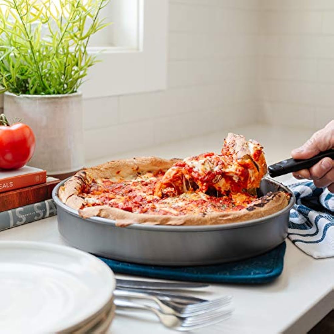 Chef Pomodoro Chicago Deep Dish Pizza Pan 12 Inch, Hard Anodized Aluminum Pizza Pan for Oven, Pre-Seasoned Bakeware Kitchenware, Non-Stick Round Pizza Pans 12-Inch (30 cm)