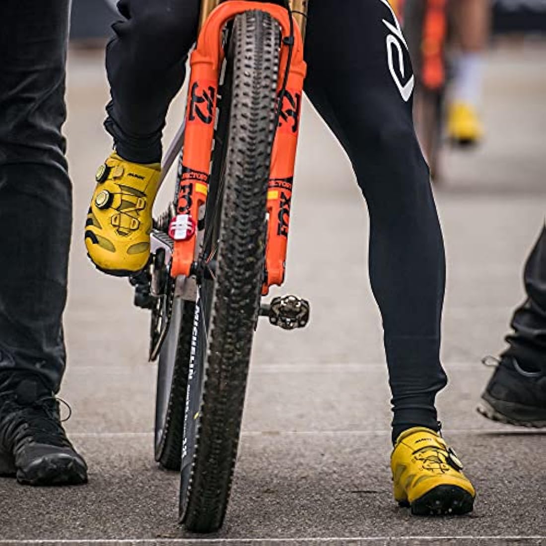 LOOK Cycle - X-TRACK Race Carbon MTB Pedals - Standard SPD Mechanism Compatible - Carbon Body - Chromoly+ Axle - Large Platform - Extremely Reliable Clipless Pedals