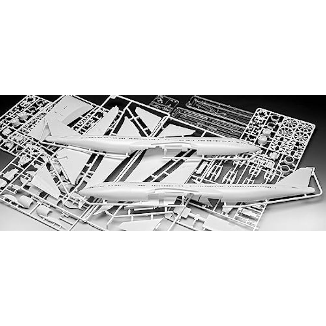 Revell 03891 Boeing 747-8 "Lufthansa New Livery 1:144 Scale Unbuilt/Unpainted Plastic Model Kit