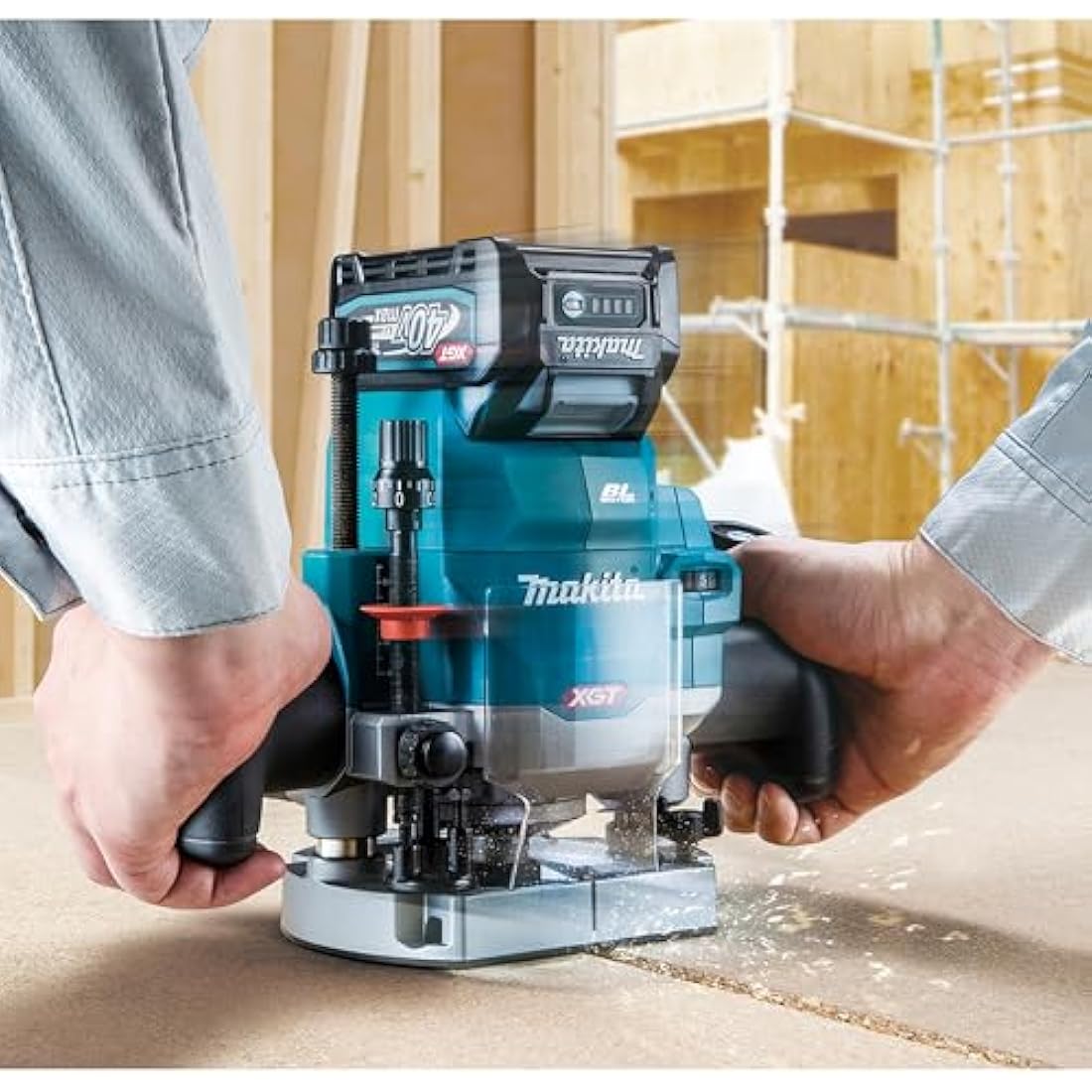 Makita RP001GZ02 40V Max Li-ion XGT Brushless Router Supplied in a Makpac Case, Batteries and Charger Not Included
