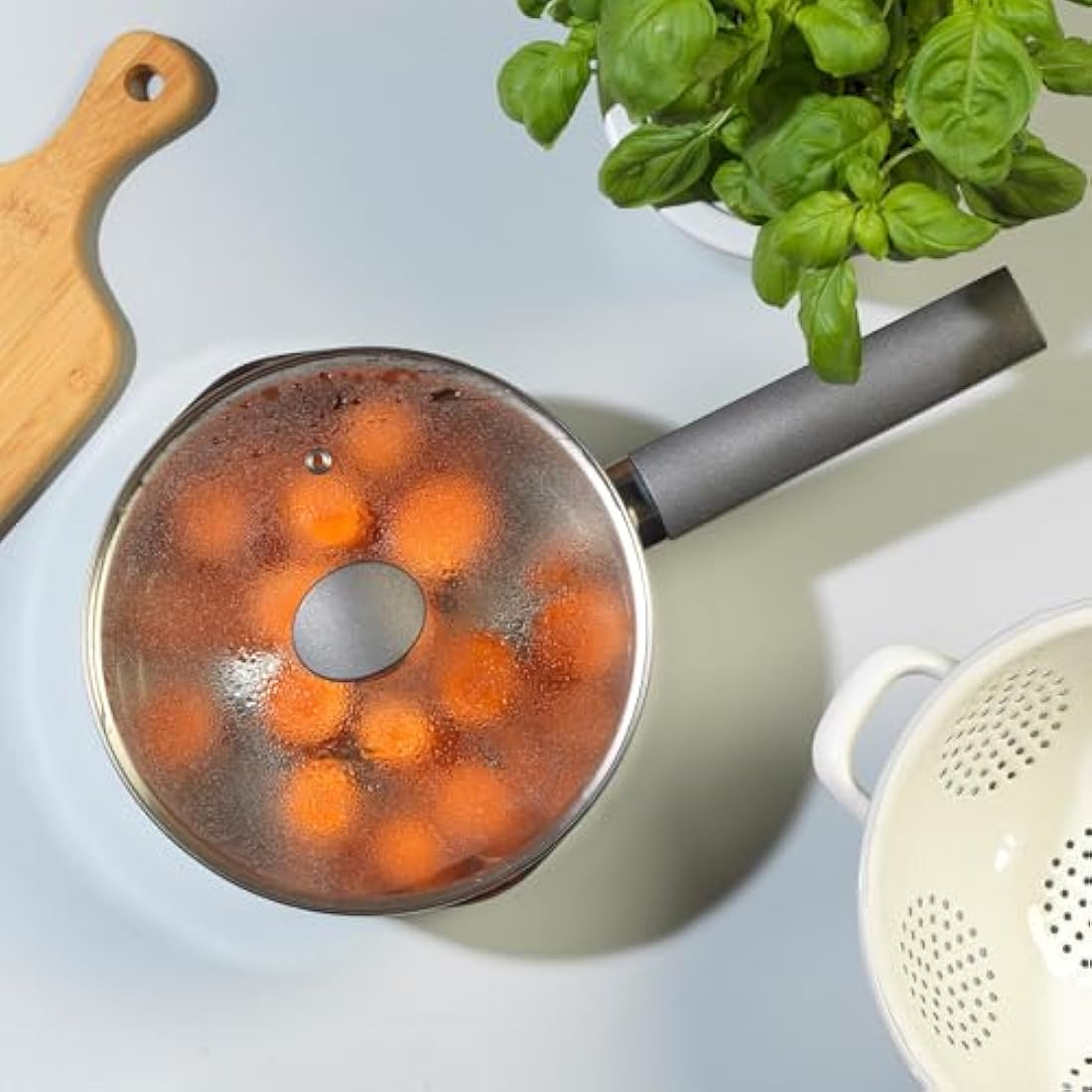 Russell Hobbs RH01164EU7 20 cm Saucepan with Lid, Induction Pan with Pouring Lip, Stainless Steel Milk Pan, Mirror Polished Soup Pan, Gas and Electric Hobs, Safe, Excellence Collection