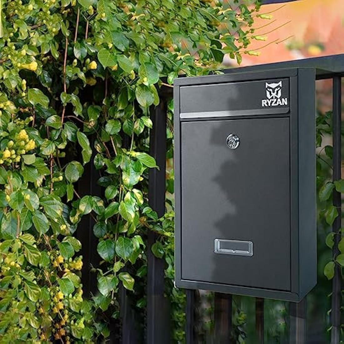 RYZAN Wall Mounted Mailbox Steel Postbox Modern Delivery Letterbox For Outside With Nameplate Easy To Install Lockable Weatherproof Large Letter Post Mail 8.5 x 21.5 x 32 cm Outdoor With Keys, Black