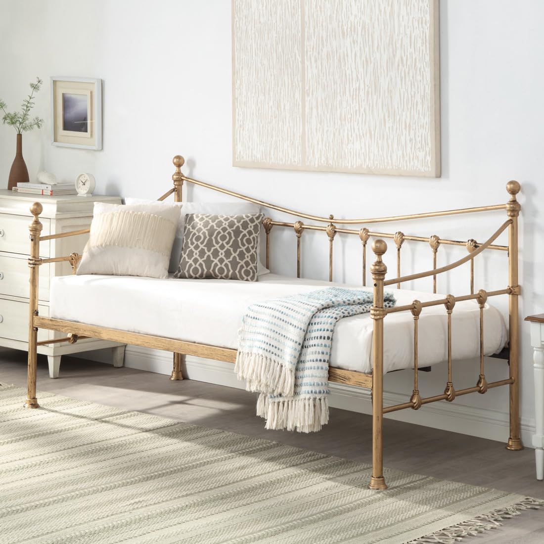 SlumberWorx NEWNHAM CLASSIC VICTORIAN STYLE LIVING ROOM BEDROOM METAL DAY BED FRAME (Brass)