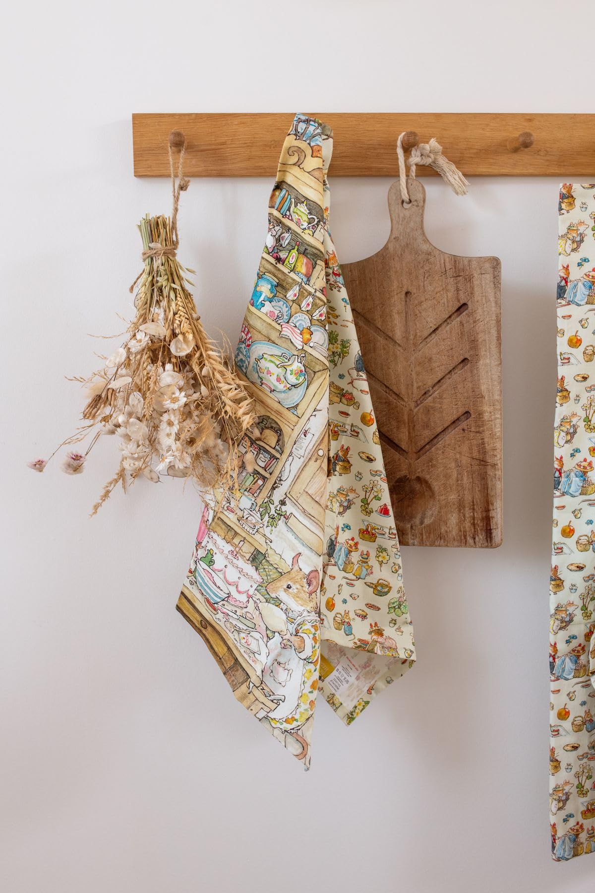 Museums & Galleries Organic Cotton Tea Towels - Brambly Hedge Designs with Lovely Mouse Illustrations - Set of 2 - Stylish Kitchen Home Accessory