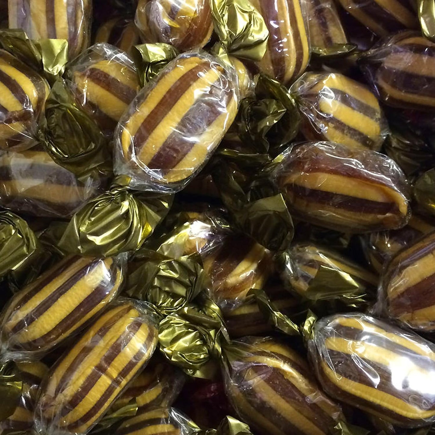 Mint Humbugs Sweets - 1 Kilo Bulk Bag - 1KG - Assorted Sweet Pick and Mix for Parties, Gifts, and Sharing.