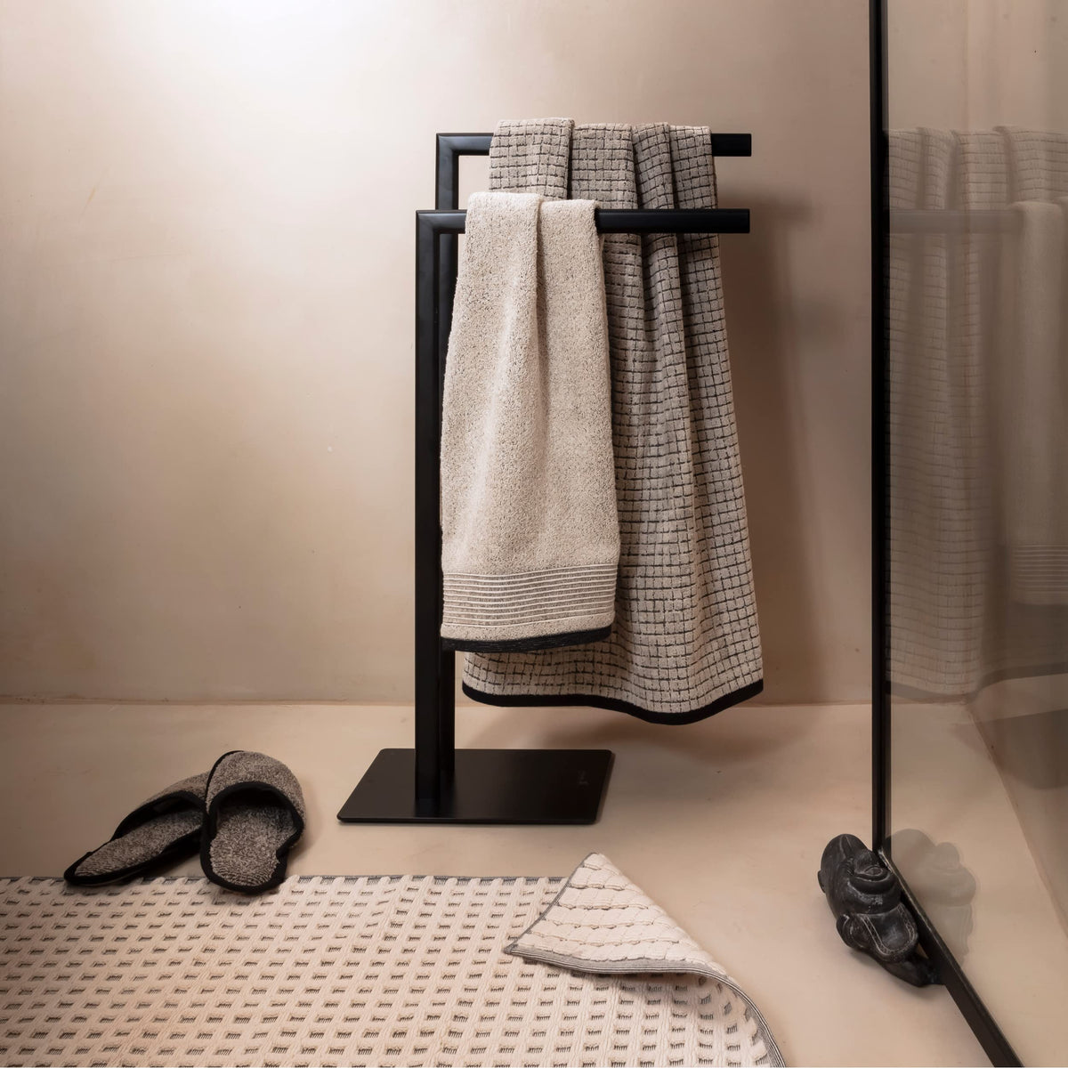 Möve Eden bath towel 80 x 150 cm, 80% cotton / 20% linen, nature/black