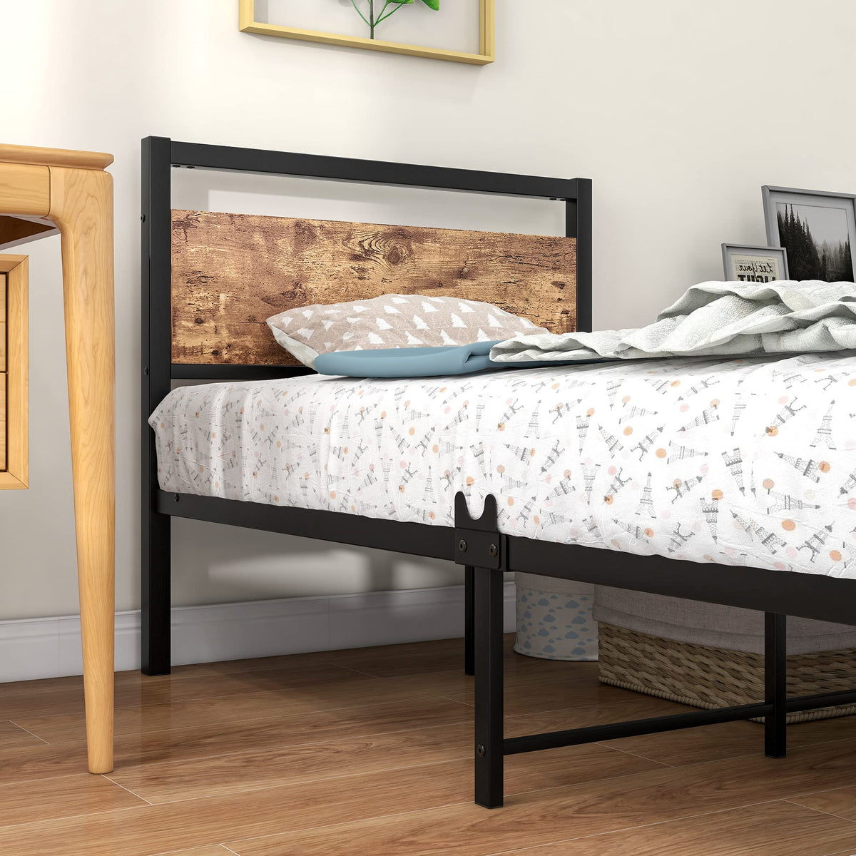JURMERRY JELUTE 3ft Single Size Metal Platform Bed Frame, Black
