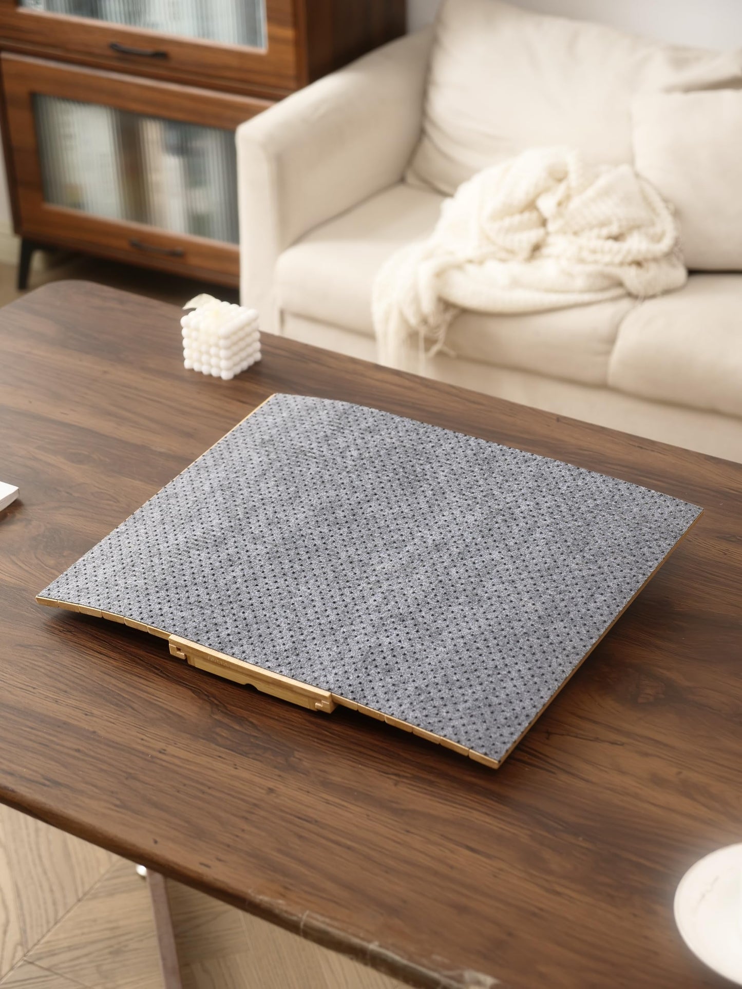 Uwenkjie Natural bamboo sofa armrest tray, three in one pull-out and detachable sofa cup holder, armrest table with anti slip pad