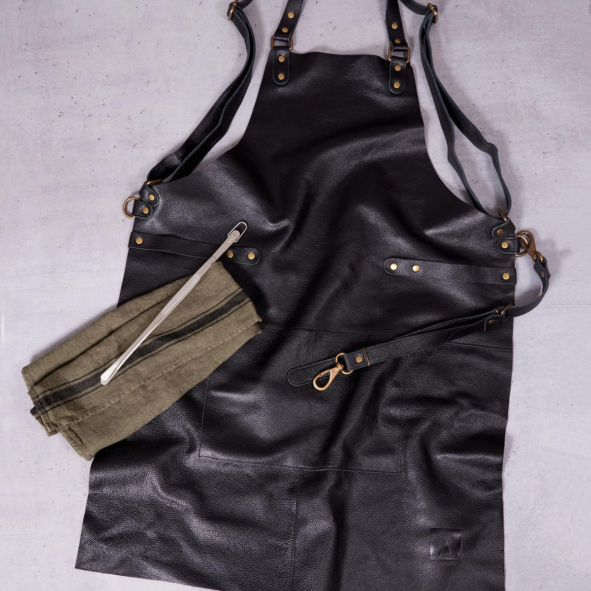 REDSALT Premium Leather Apron 100% Cowhide Leather 84 x 62 cm Crossback Professional BBQ Apron Work Apron Kitchen Catering Bar Barista Cooking Apron