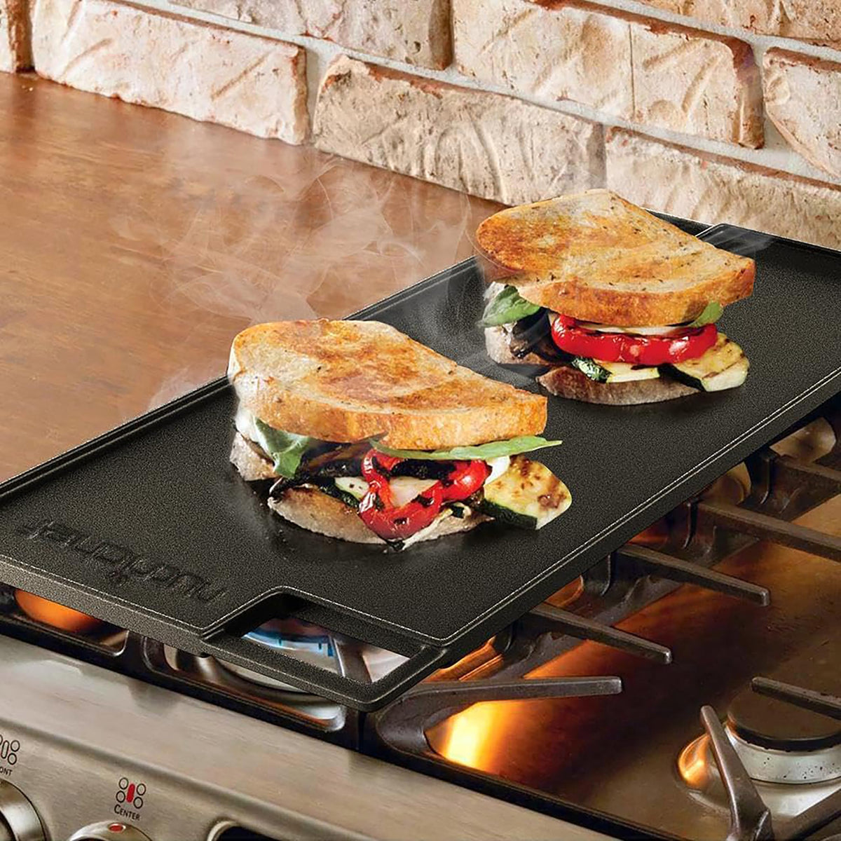 Nutrichef Reversible Cast Iron Grill Plate 45.7cm x 25.4cm, Flat & Ridged Griddle Pan for Hob, Oven & BBQ, Induction & Gas Safe, Stain-Resistant &