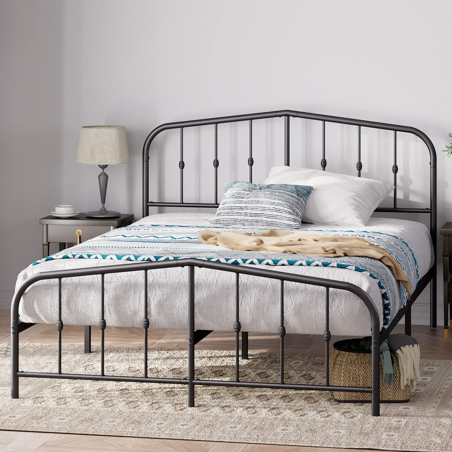 Zinus 30 cm Heidi Metal Platform Bed Frame with Spindle Headboard and Footboard, Steel Slat Support, Easy Assembly, King, Black