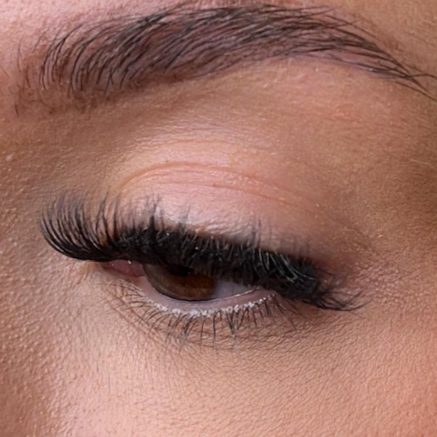 Self Adhesive Lashes - No Faff Lash - Una NEW