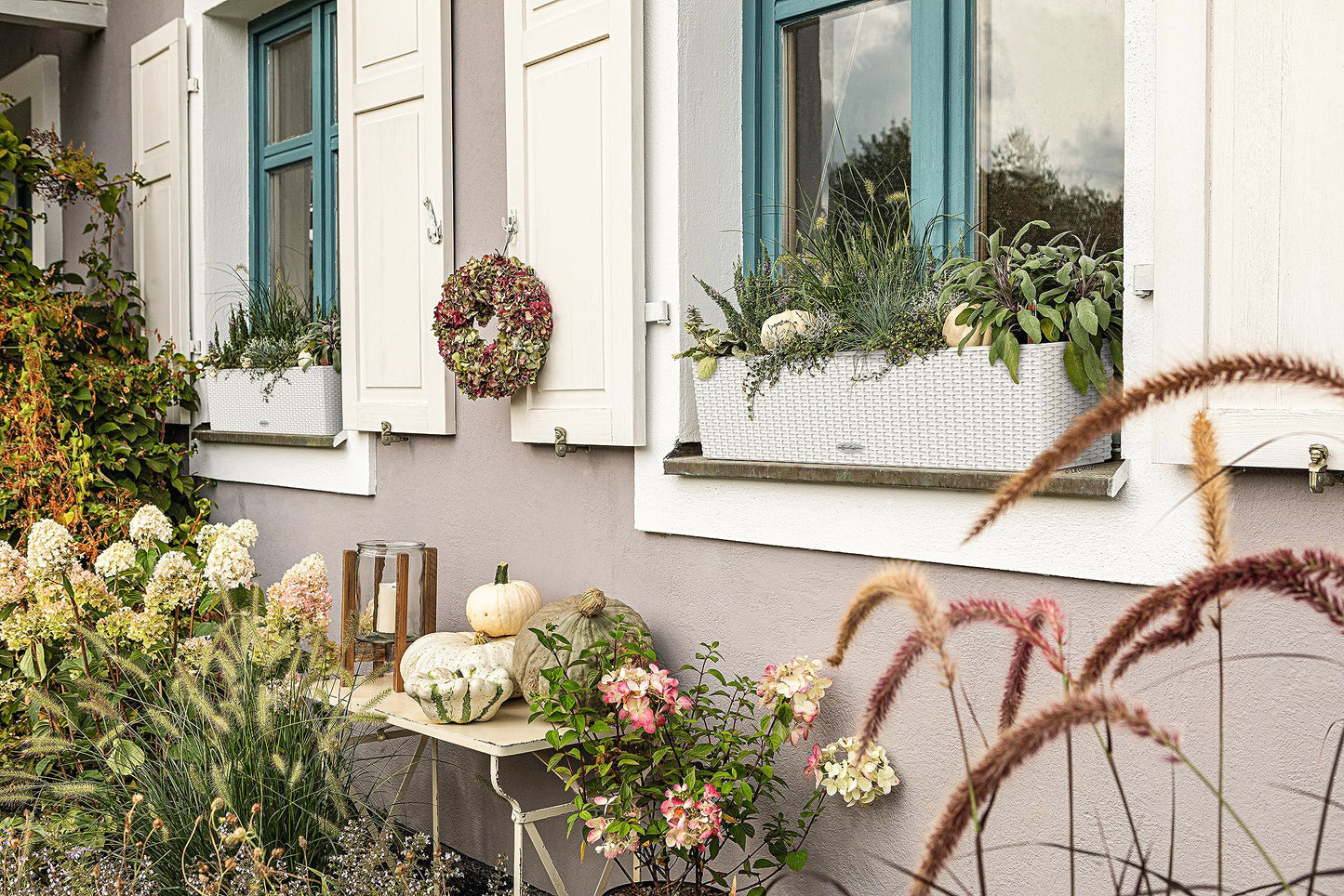 Lechuza BALCONERA Cottage 80 Self Watering Planter Plastic Indoor/Outdoor Flower Rattan Look Plant Pot Table and Window Box with Drainage Hole H19 L80