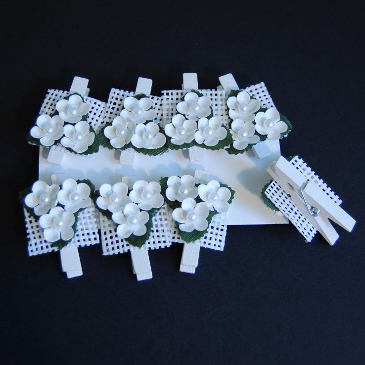 3 Flowers with Pearls: 4.5cm: Pack of 8: White