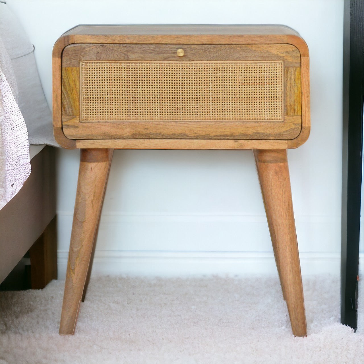 Close-knit Bedside