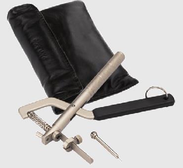 #984 Plier Type Chain Link Pin Remover With Extra Pin And Packed In A Leather Pouch