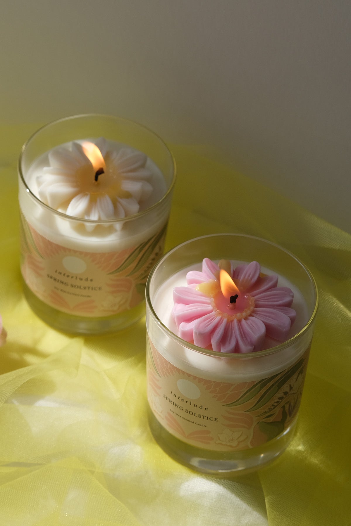 شمعة معطرة برائحة الربيع