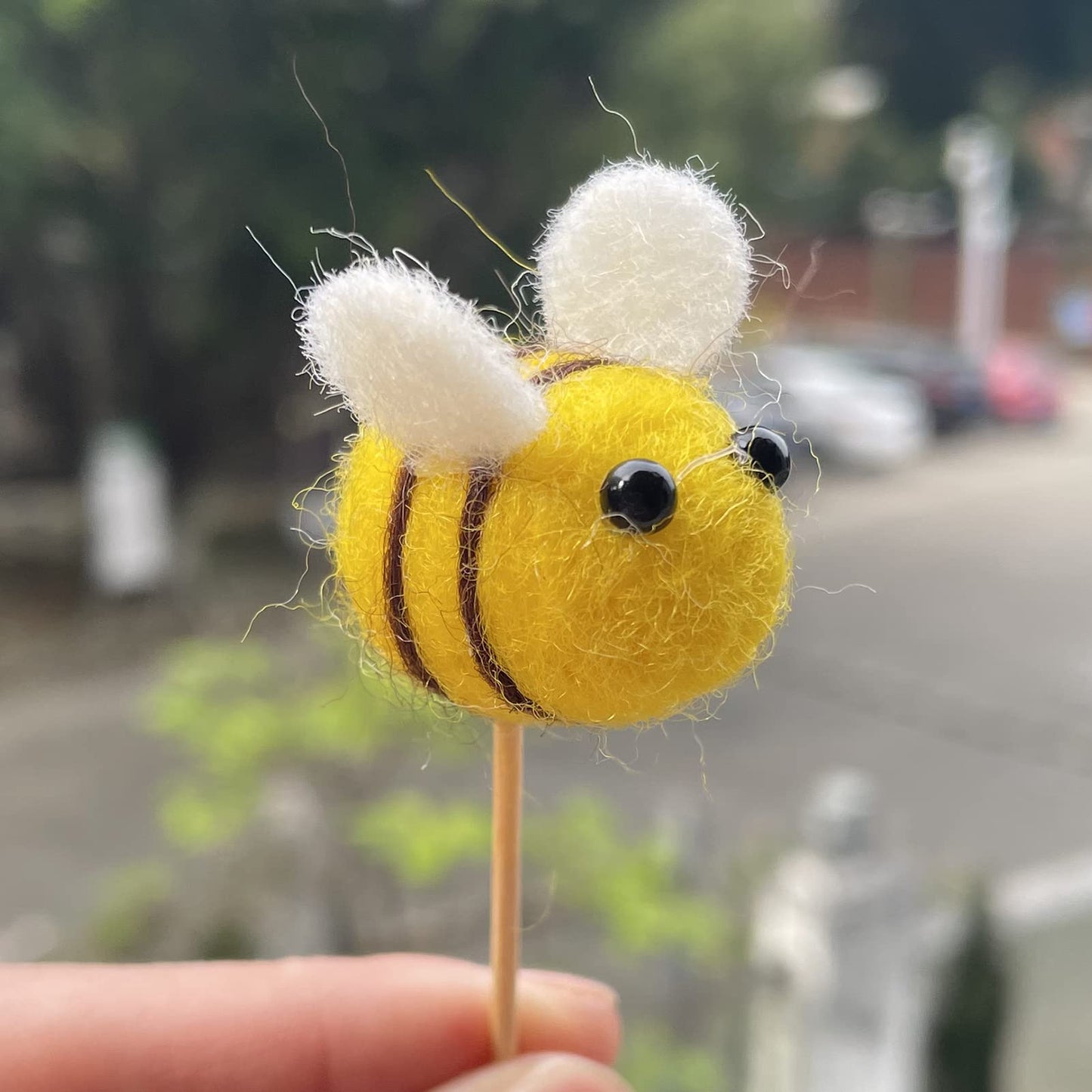 AcceLeah 25Pcs Wool Felt Bumblebee Craft Balls – Cute Bee DIY Decor