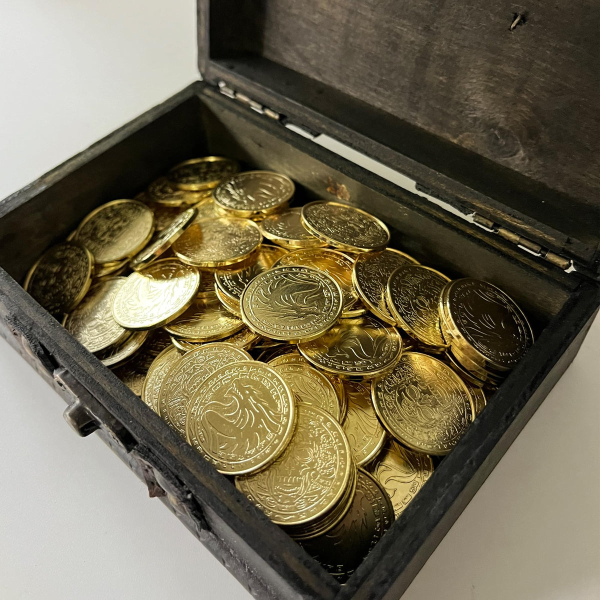 ACTIONDRAKE Metal Pirate Coins – 100 Golden Dragon Coins for D&D, Board Games & Treasure Hunts