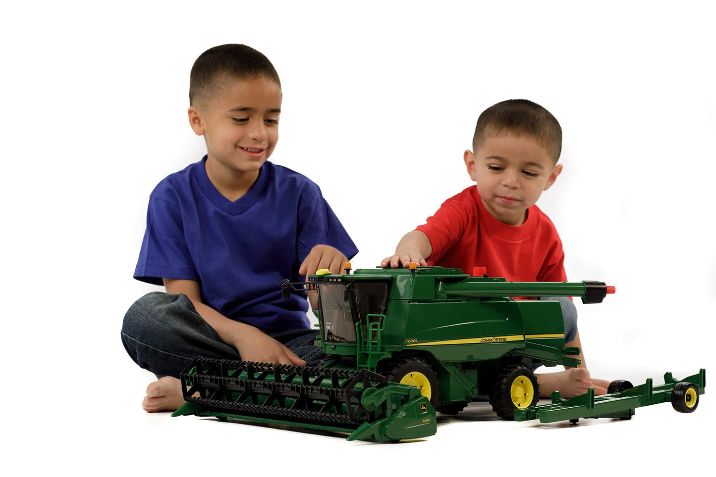 Bruder John Deere T670i Combine Harvester – 1:16 Scale, Realistic German-Made Toy