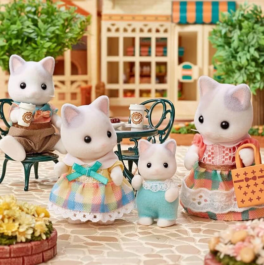 Sylvanian Families Latte Cat Family Toy Playset for Ages 3 and Up