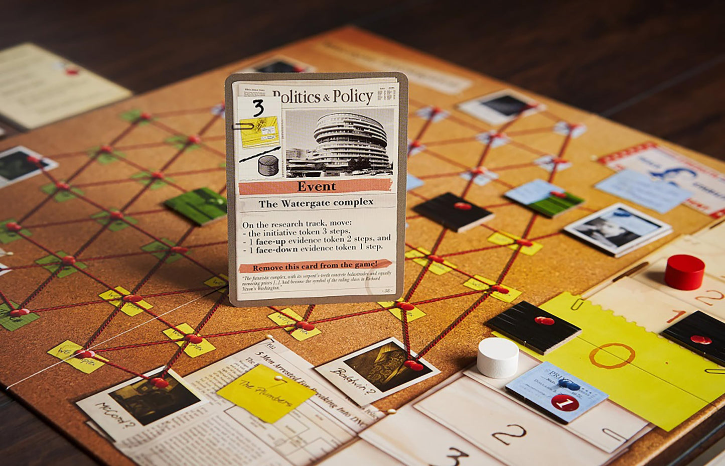 Capstone Games Watergate: Strategy Board Game for 2 Players – 30–60 Minute Playtime, Ages 12+