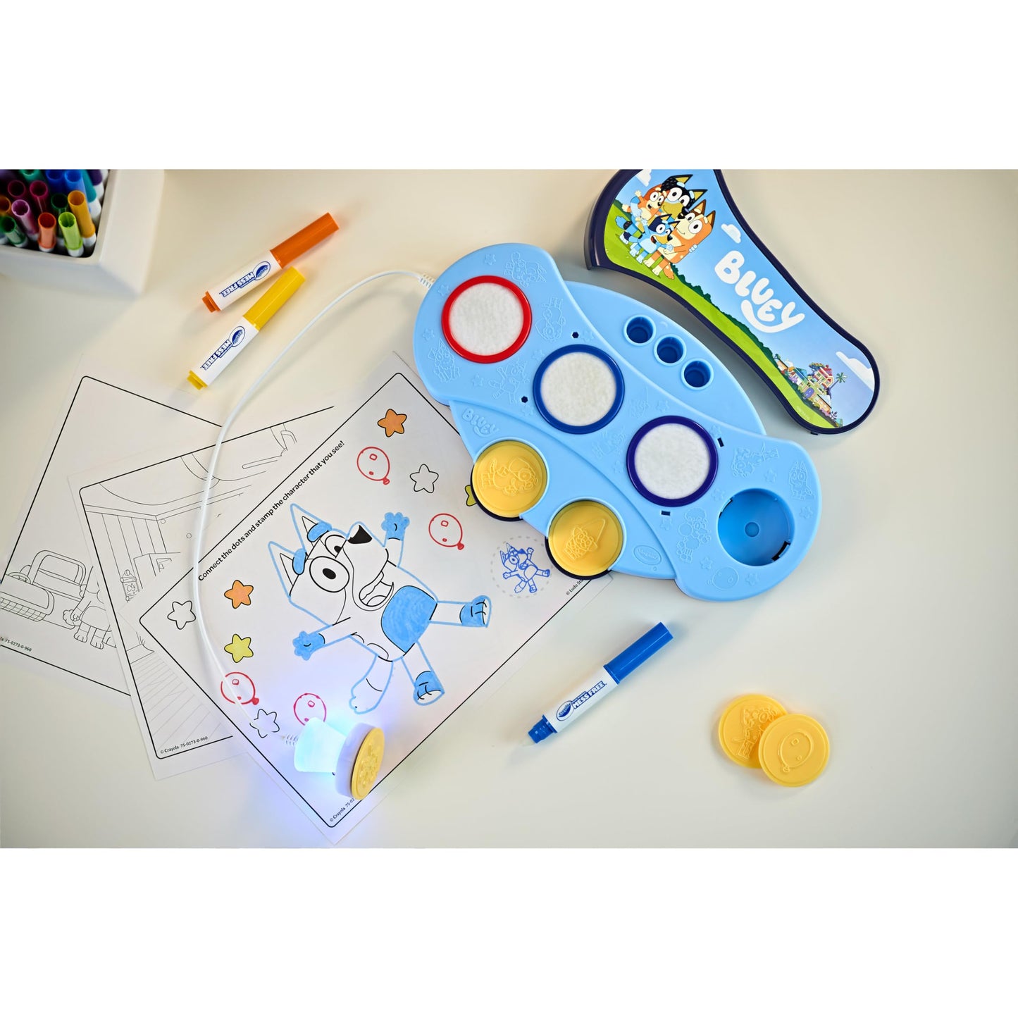 Crayola Magic Light Up Bluey Stamper – Mess-Free Coloring & Stamping Kit for Kids