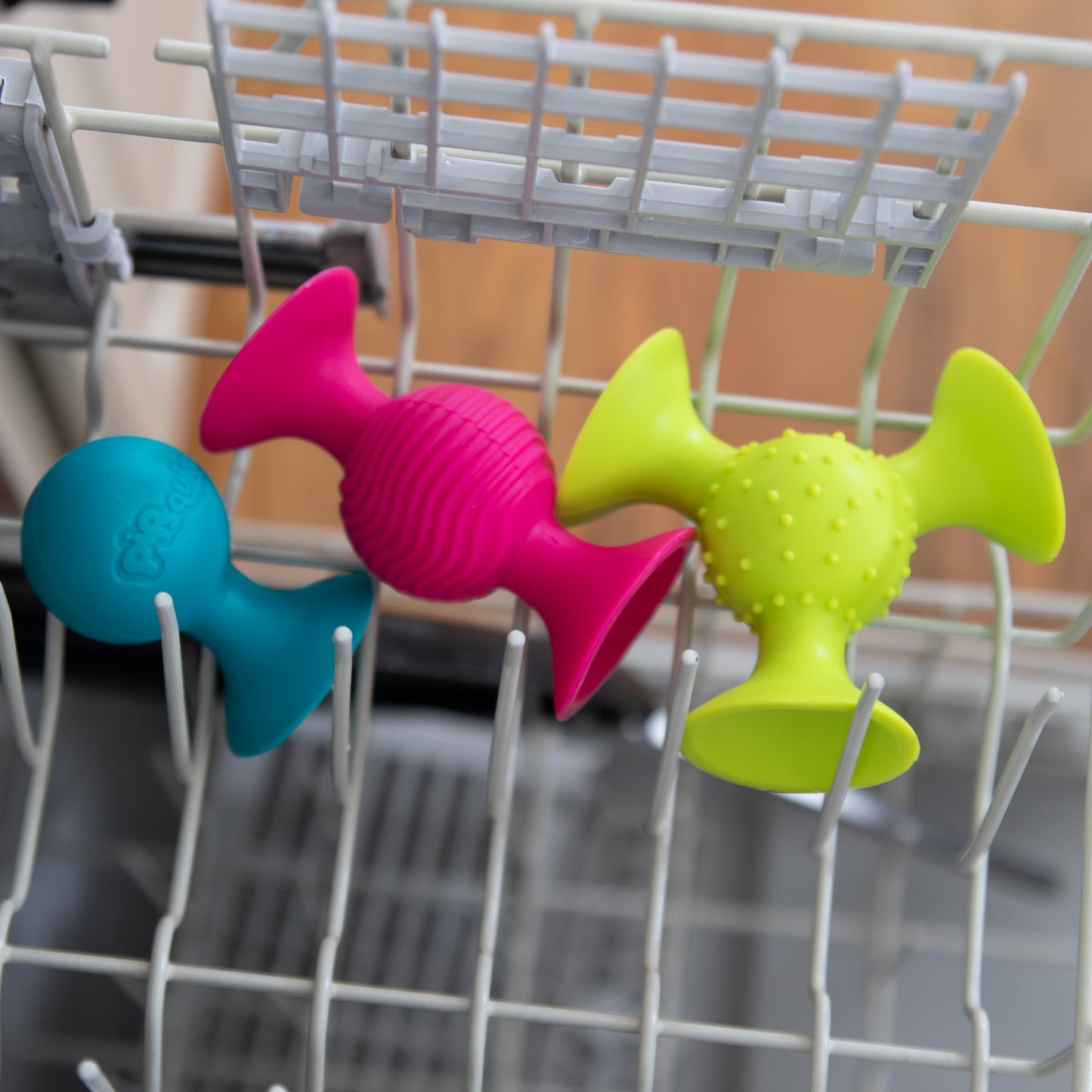 Fat Brain Toys pipSquigz – Sensory Rattle & Suction Cup Toy for Babies 6 Months+