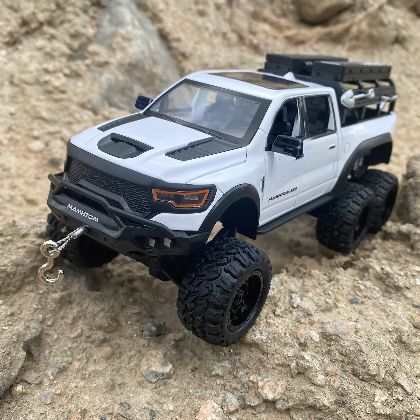 FRJV Mammoth 1/24 Diecast Pickup Truck Toy with Pull-Back, Light & Sound – White