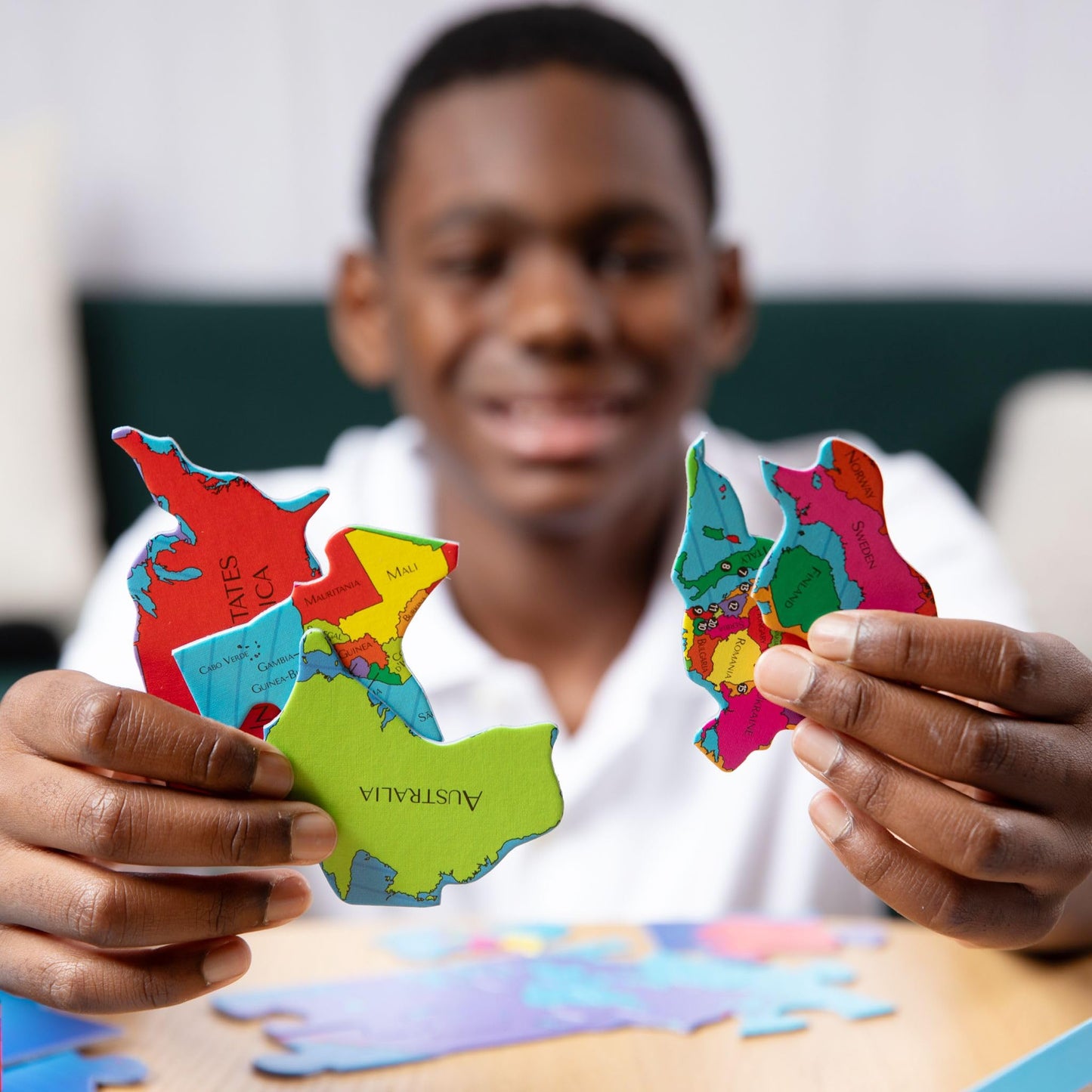 Geotoys GeoPuzzle World Map – 68-Piece Jigsaw for Kids Aged 6-9