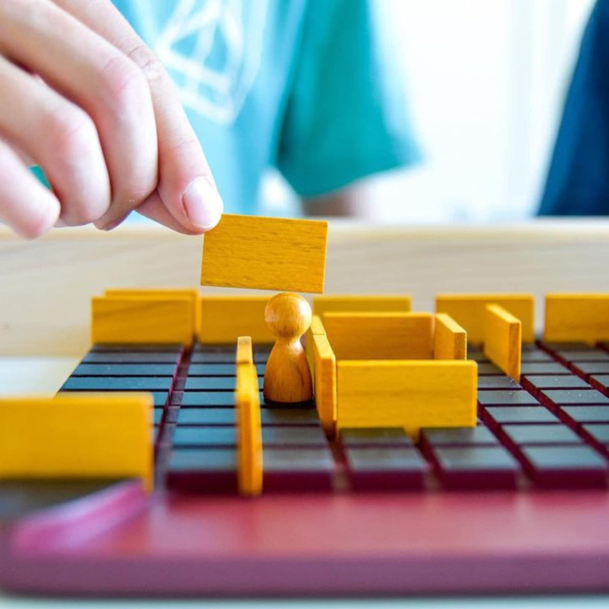 GIGAMIC Quoridor – Mensa Select Winner, Over 1 Million Sold | Wooden Strategy Game for 2-4 Players | 1 Min to Learn
