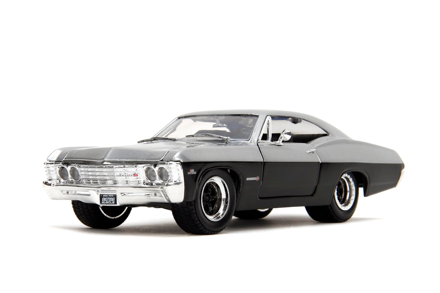 Jada Toys BigTime Muscle 1:24 1967 Chevrolet Impala SS – Opening Doors, Hood, Trunk & Rubber Tires (Candy Silver/Black)