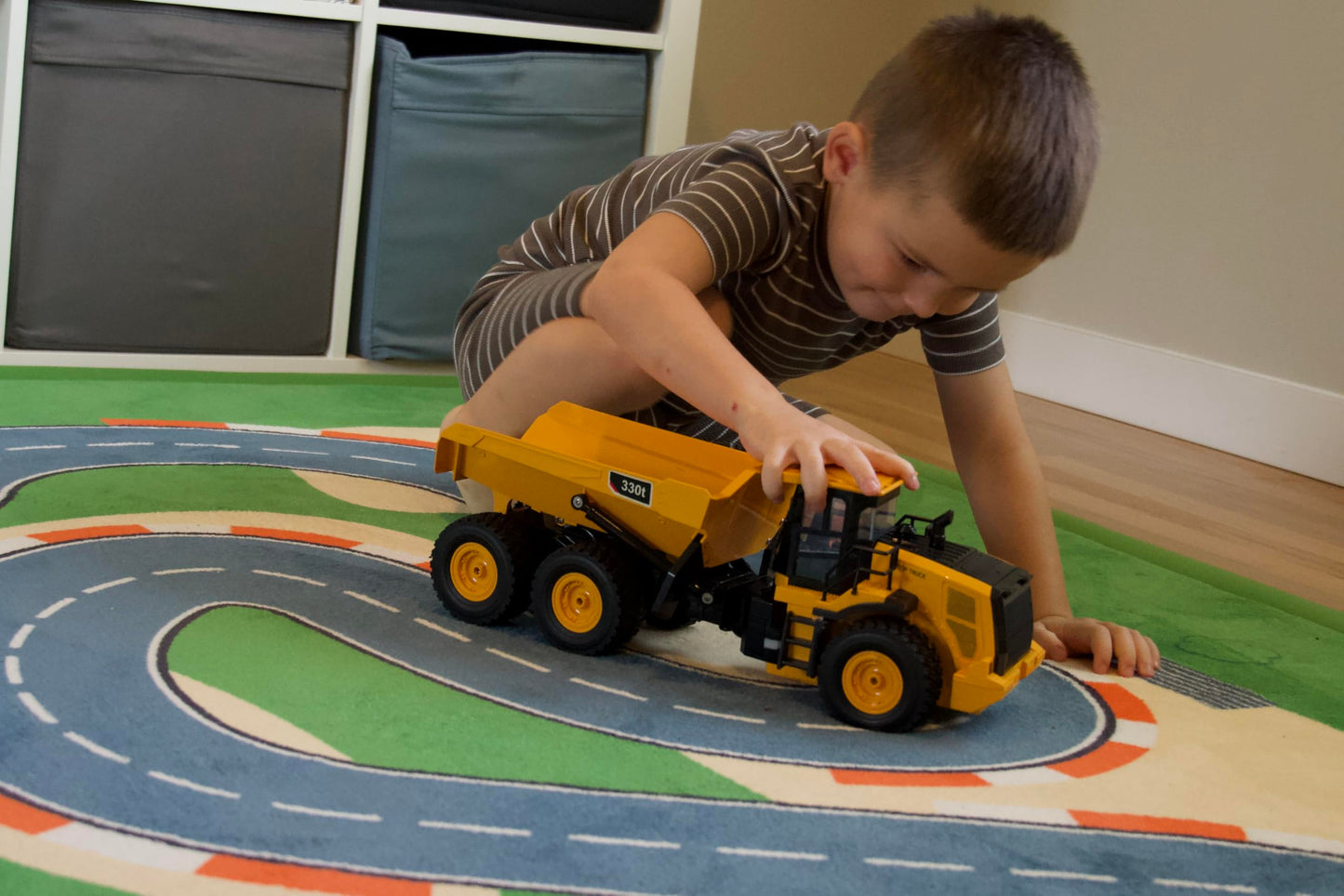 KIDDITOY Mighty 9-Channel RC Dump Truck Toy — 1:18 All-Terrain with Lights & Sounds