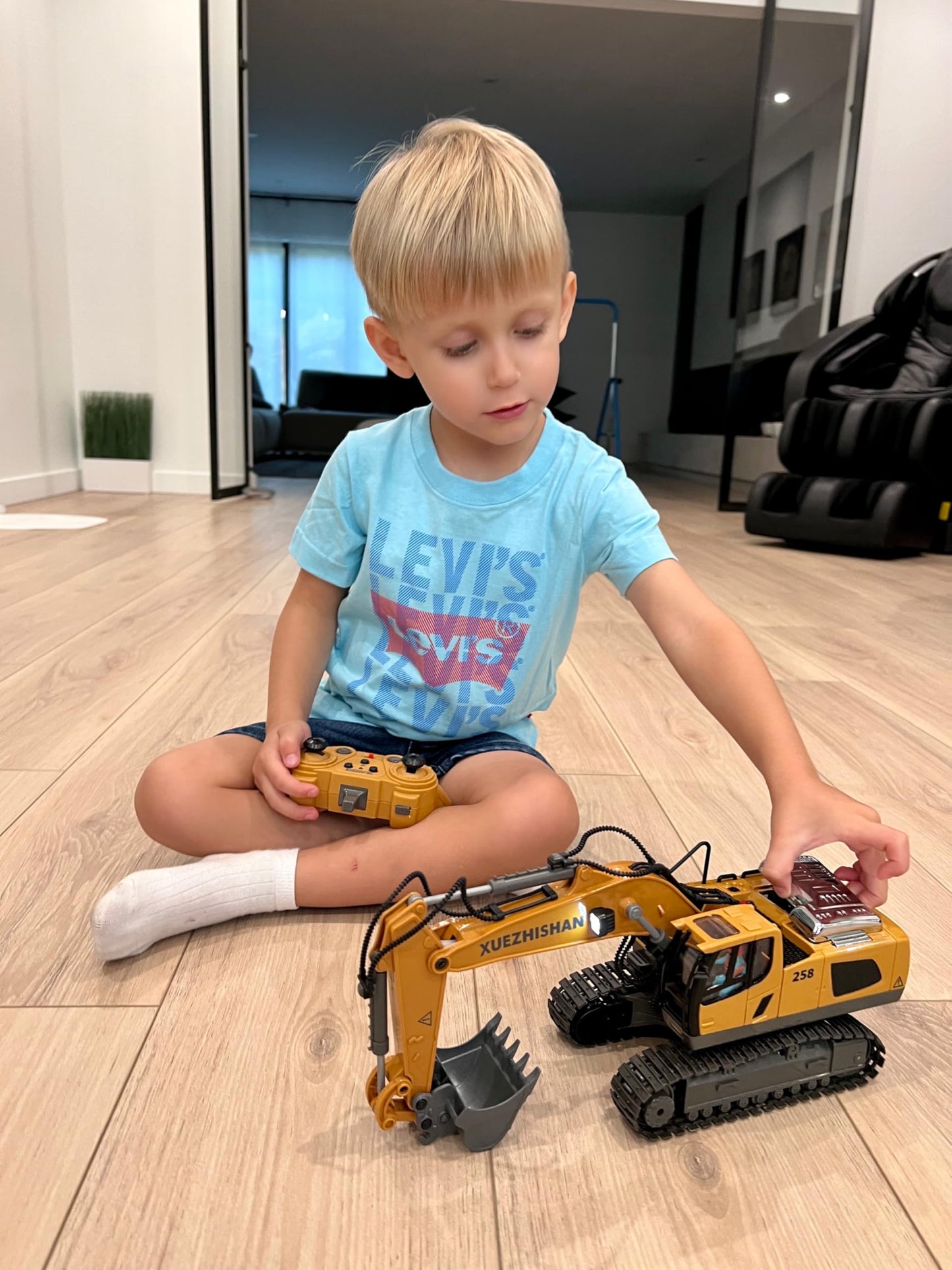 KIDMARKT RC Excavator Toy — 11-Channel Metal Construction Truck with 2×1200mAh Batteries, 120-Min Playtime