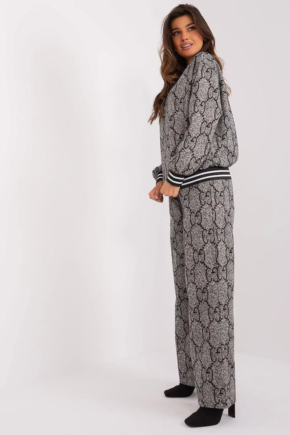 Lakerta zippered sweatshirt with pants
