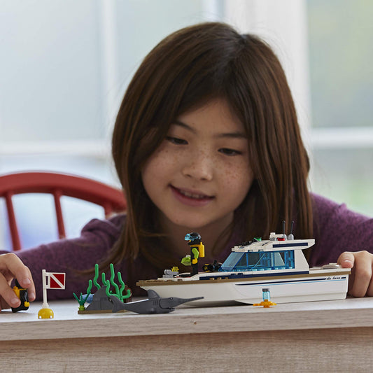 LEGO City Diving Yacht 60221 – 148-Piece Building Kit