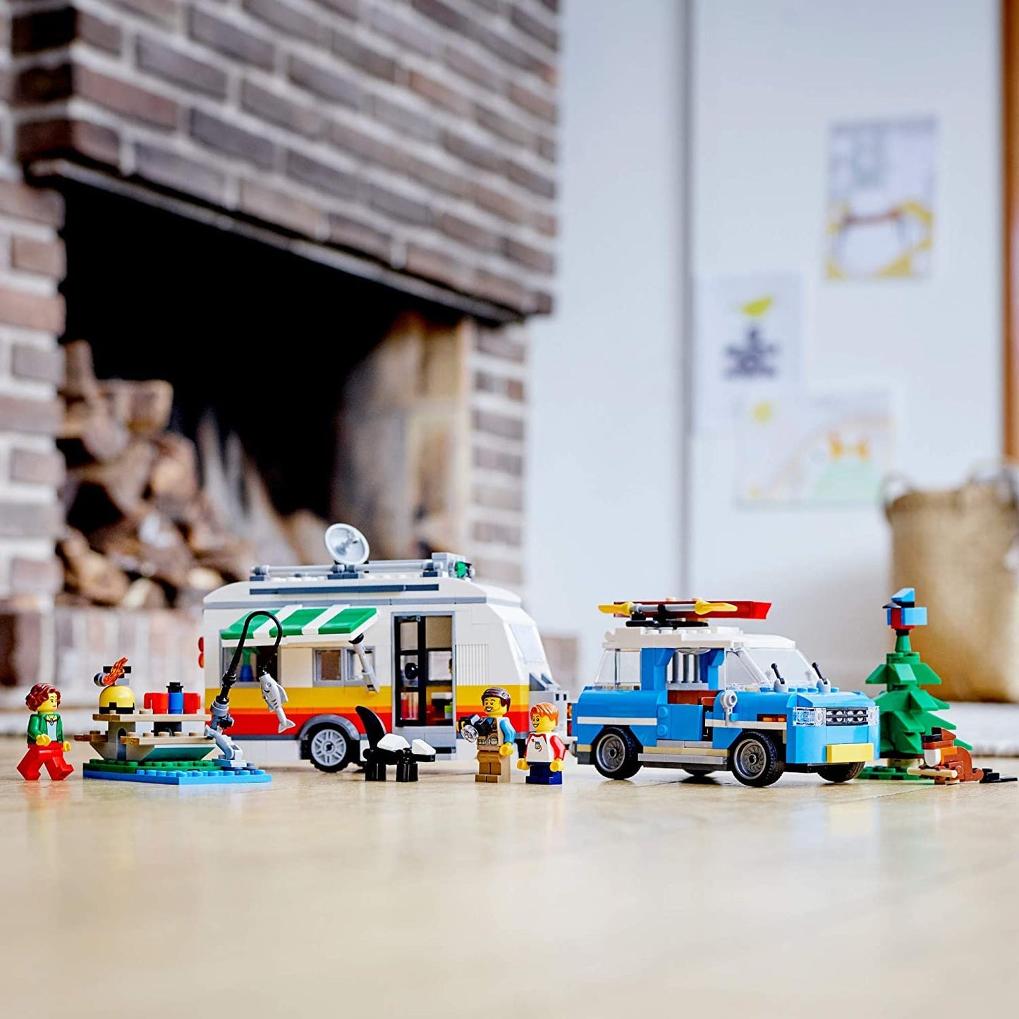LEGO Creator 3in1 Caravan Family Holiday 31108 – 3-in-1 Camping Adventure Toy (766 Pieces)