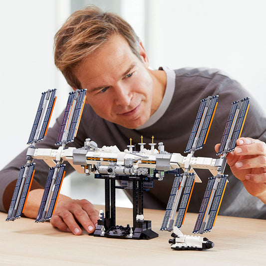 LEGO Ideas International Space Station 21321 – 864-Piece Display Model for Adults